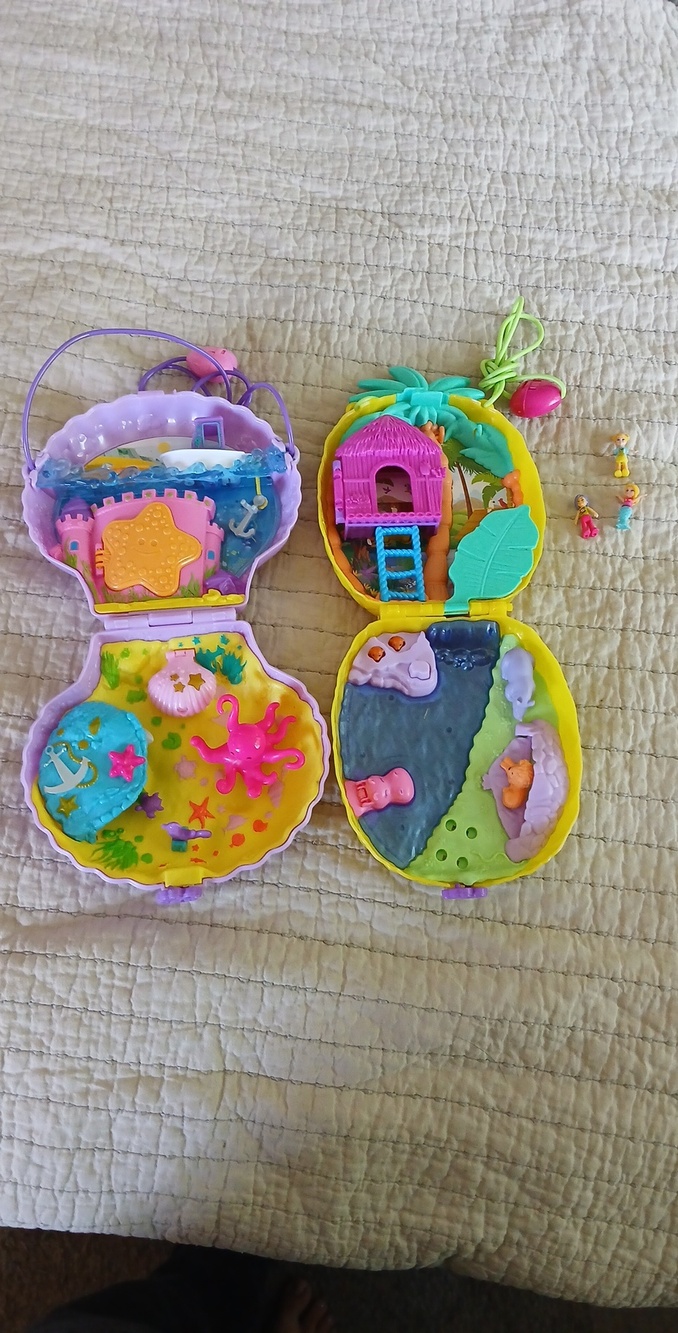 Polly Pocket Wearable Play Sets With Figures